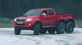 Toyota Hilux 6x6? Você Precisa Conhecer esta Incrível Caminhonete que só Poderia ter sido Preparada na Rússia!