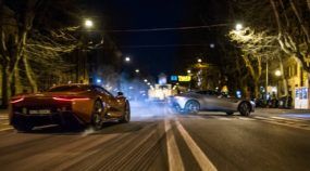James Bond e seu Aston Martin DB10 desafiam o Incrível Jaguar C-X75 em Roma (Cenas Exclusivas de Spectre)