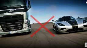 O mais curioso duelo na pista: Volvo FH x Koenigsegg One:1 (sim, um caminhão contra um superesportivo)!
