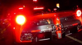Vídeo flagra na rua a (única) Ferrari LaFerrari no Brasil!