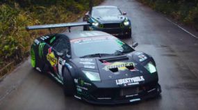 Batalha épica no drifting: Lamborghini V12 x Mustang V8 (nas mãos de dois MITOS e nas montanhas japonesas)