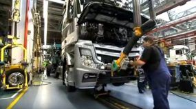 Vídeo TOP! Conheça a linha de montagem do caminhão Mercedes-Benz Actros!