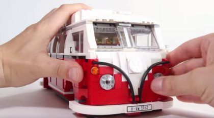 Diversão garantida: que tal montar essa Kombi de LEGO com mais de 1300 peças?