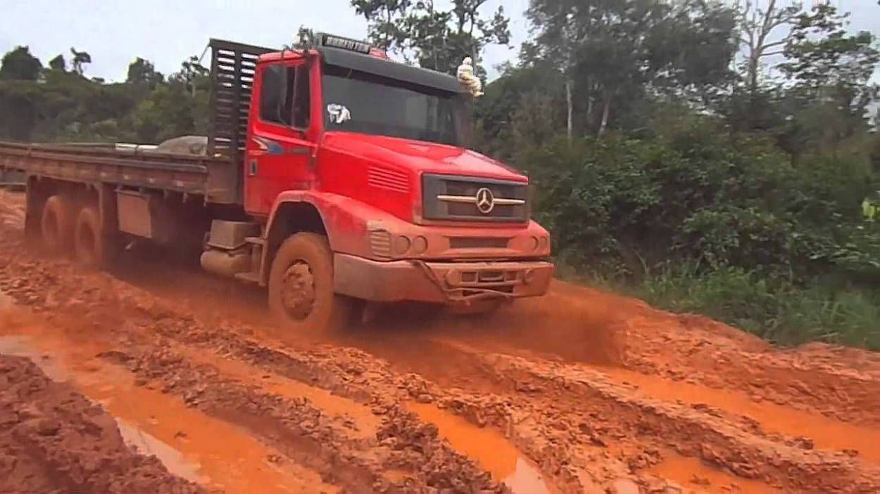 Top 10 Caminhes Enfrentando Barro E Lama Nas Piores Estradas Brasileiras