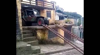 Será que essa é a Garagem com o pior acesso do mundo?