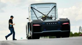 Brutal! Volvo prepara Caminhão com 2.433 cv (e busca recorde mundial de velocidade)!