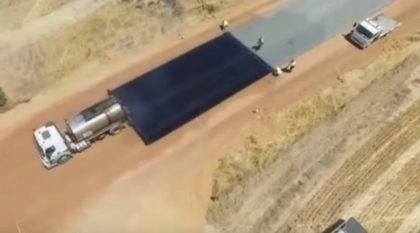 Em apenas 2 dias, veja como esse trecho de Estrada foi asfaltado (incrivelmente) na Austrália