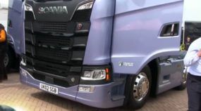 Vídeo: Brasileiro mostra em detalhes o novo Scania (em exposição na Europa)