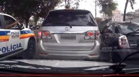 Vídeo flagra perseguição policial (insana) contra uma Toyota Hilux SW4 clonada