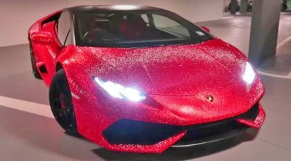 Supercarro único: dona de Lamborghini cria pintura com mais de 1 milhão de cristais Swarovski